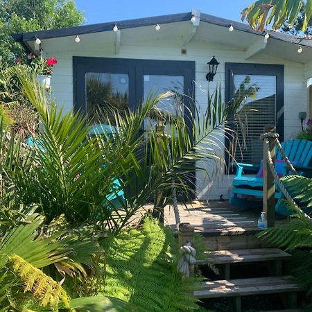 Stargazy Garden Apartment Хейл Екстериор снимка
