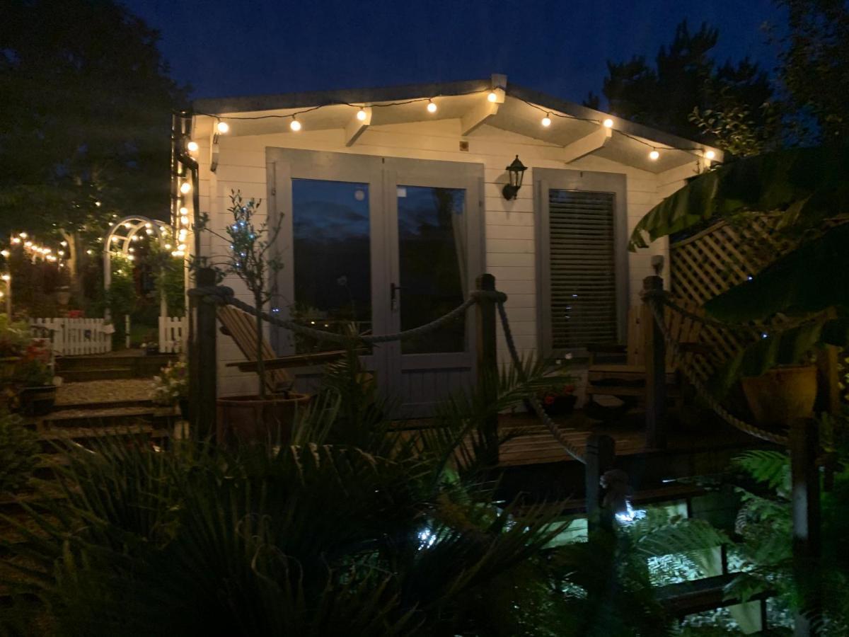 Stargazy Garden Apartment Хейл Екстериор снимка