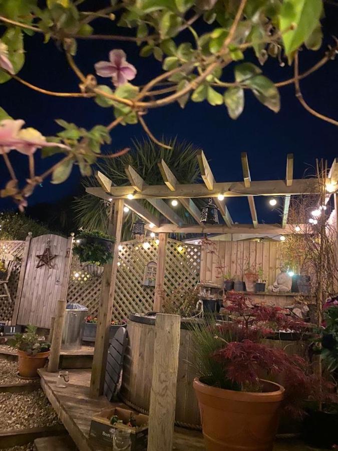 Stargazy Garden Apartment Хейл Екстериор снимка