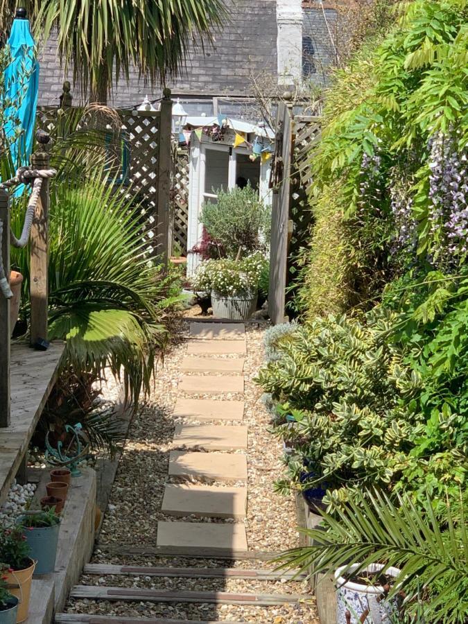 Stargazy Garden Apartment Хейл Екстериор снимка