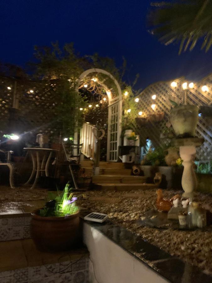 Stargazy Garden Apartment Хейл Екстериор снимка