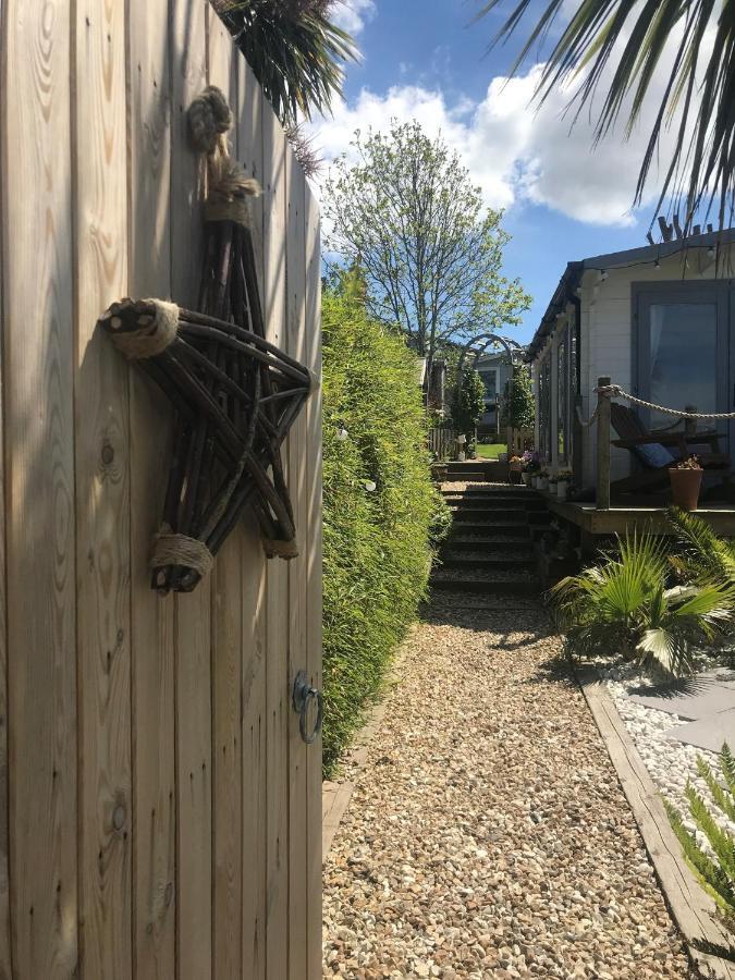 Stargazy Garden Apartment Хейл Екстериор снимка