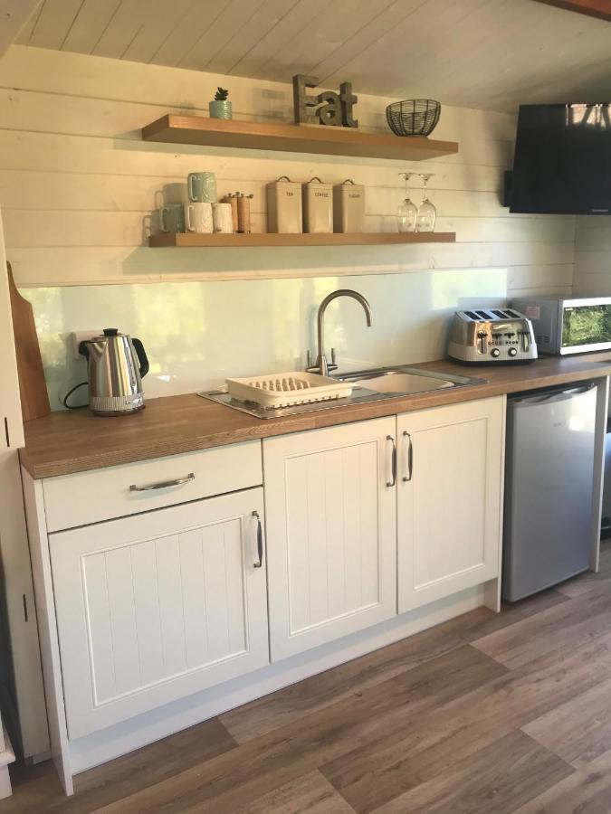 Stargazy Garden Apartment Хейл Екстериор снимка