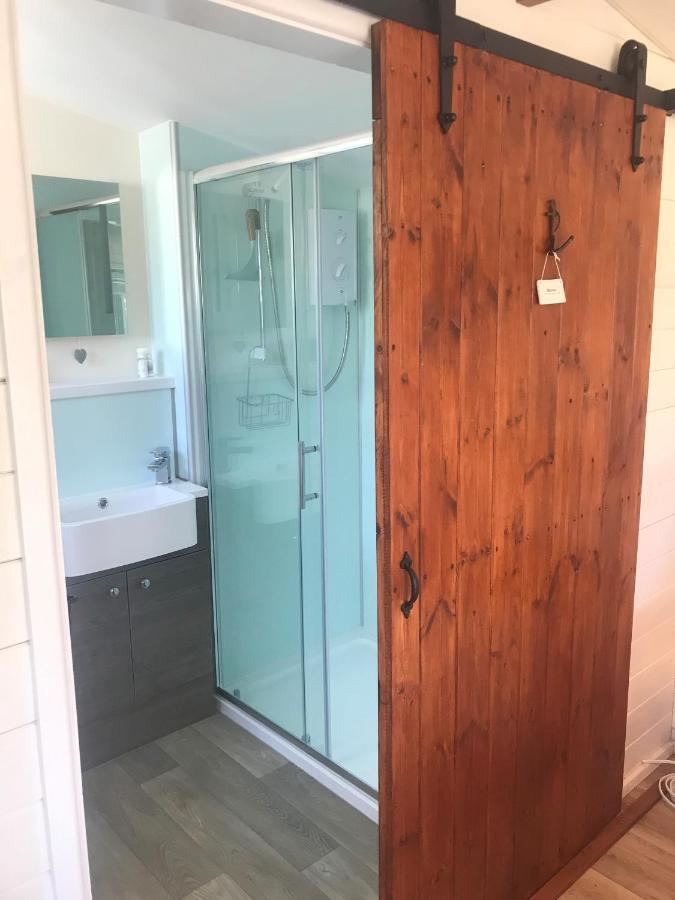 Stargazy Garden Apartment Хейл Екстериор снимка